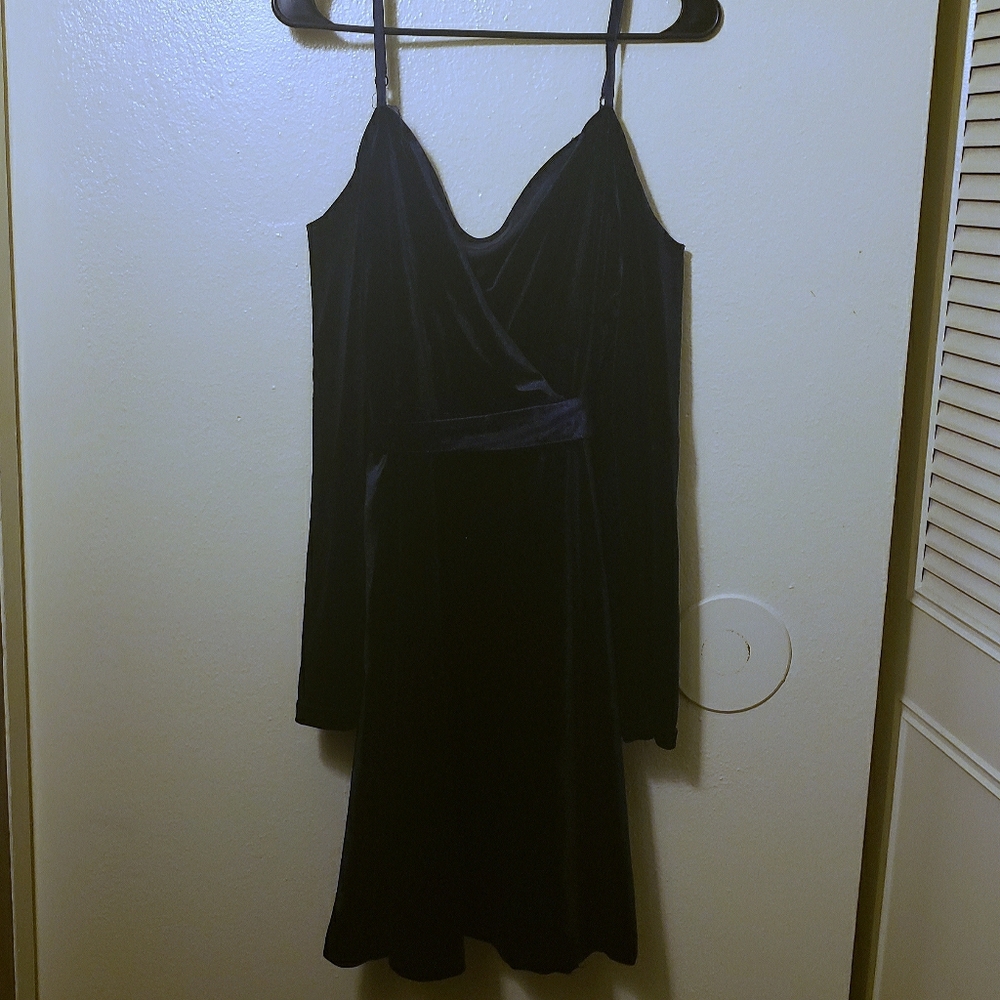 Navy blue velvet cold shoulder dress